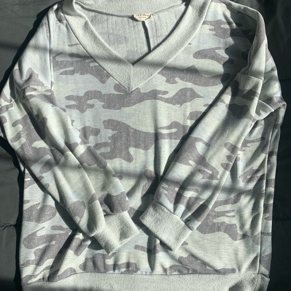 Never worn boutique top.